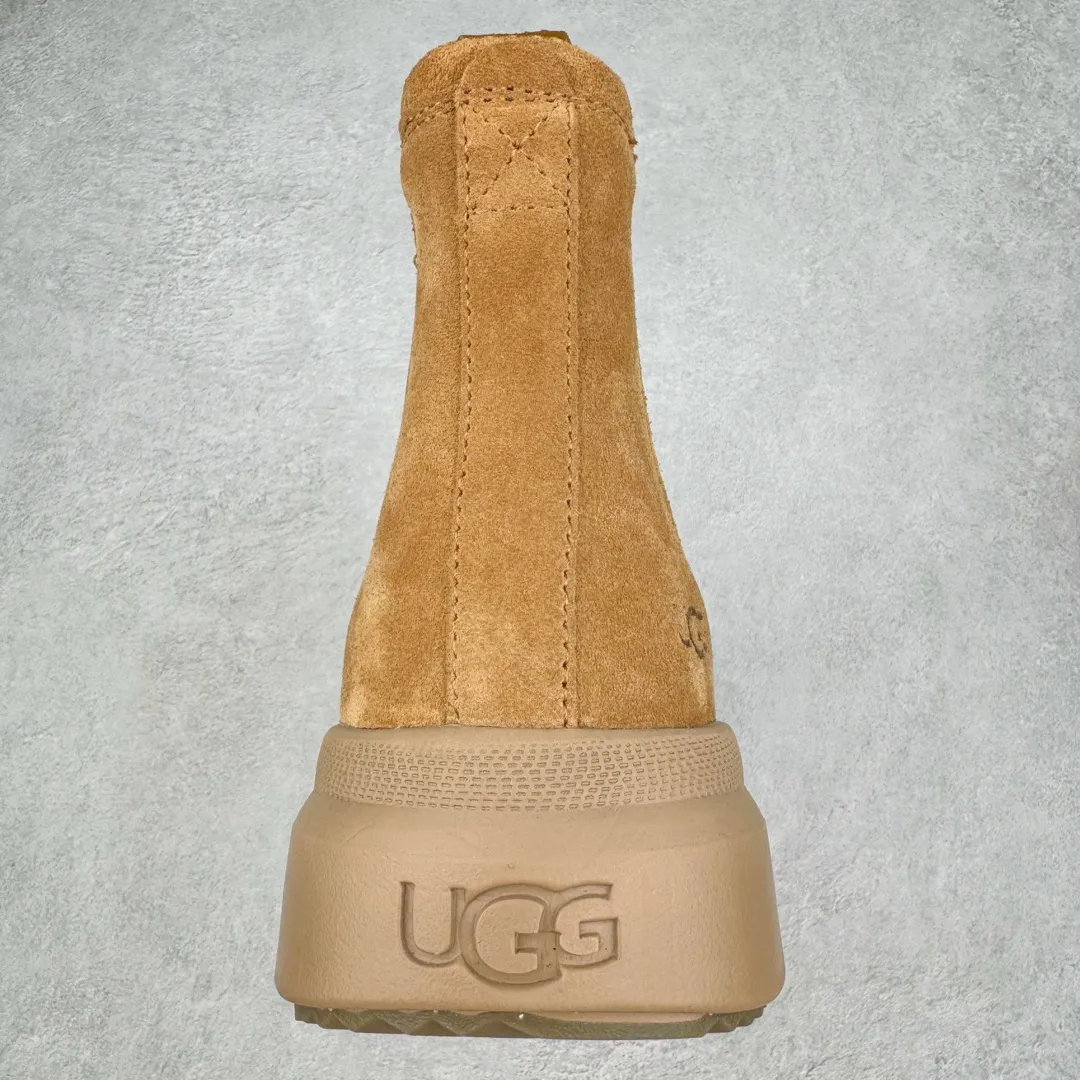 Pick up locally 💰640 UGG 2050 Chelsea men's autumn and winter sheepskin and fur integrated snow boots. All shoes are made from the same factory as ZP. Longfeng A-grade Australian imported sheepskin and fur integrated men's boots. Brand OEM production line. Fully follow the ZP process. Original pattern maker of the OEM. Adhering to the principle of no original shoes and no development selection. Pay attention to every detail. The most authentic version on the market. TREADLITE "Light Wing" technology outsole. Lightweight/durable/flexible/pile size: 40 41 42 43 44 45 Coding: by3936050